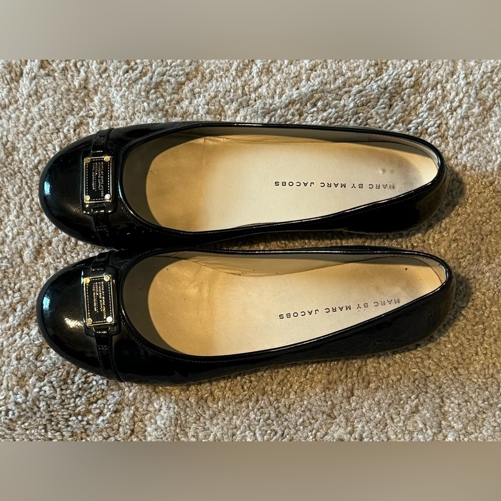 Marc by Marc Jacobs patent leather black ballet flats w/plaque size EU 37 US 6.5